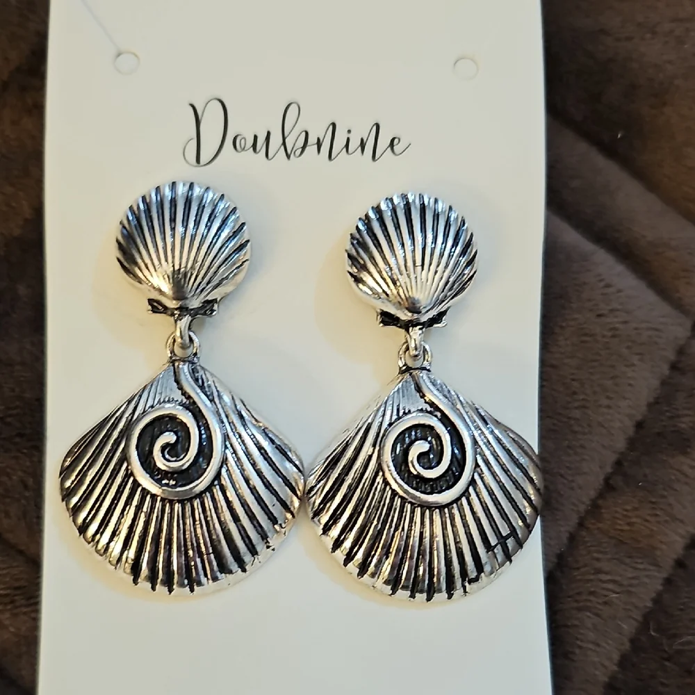 Earrings - Picture 3 of 11